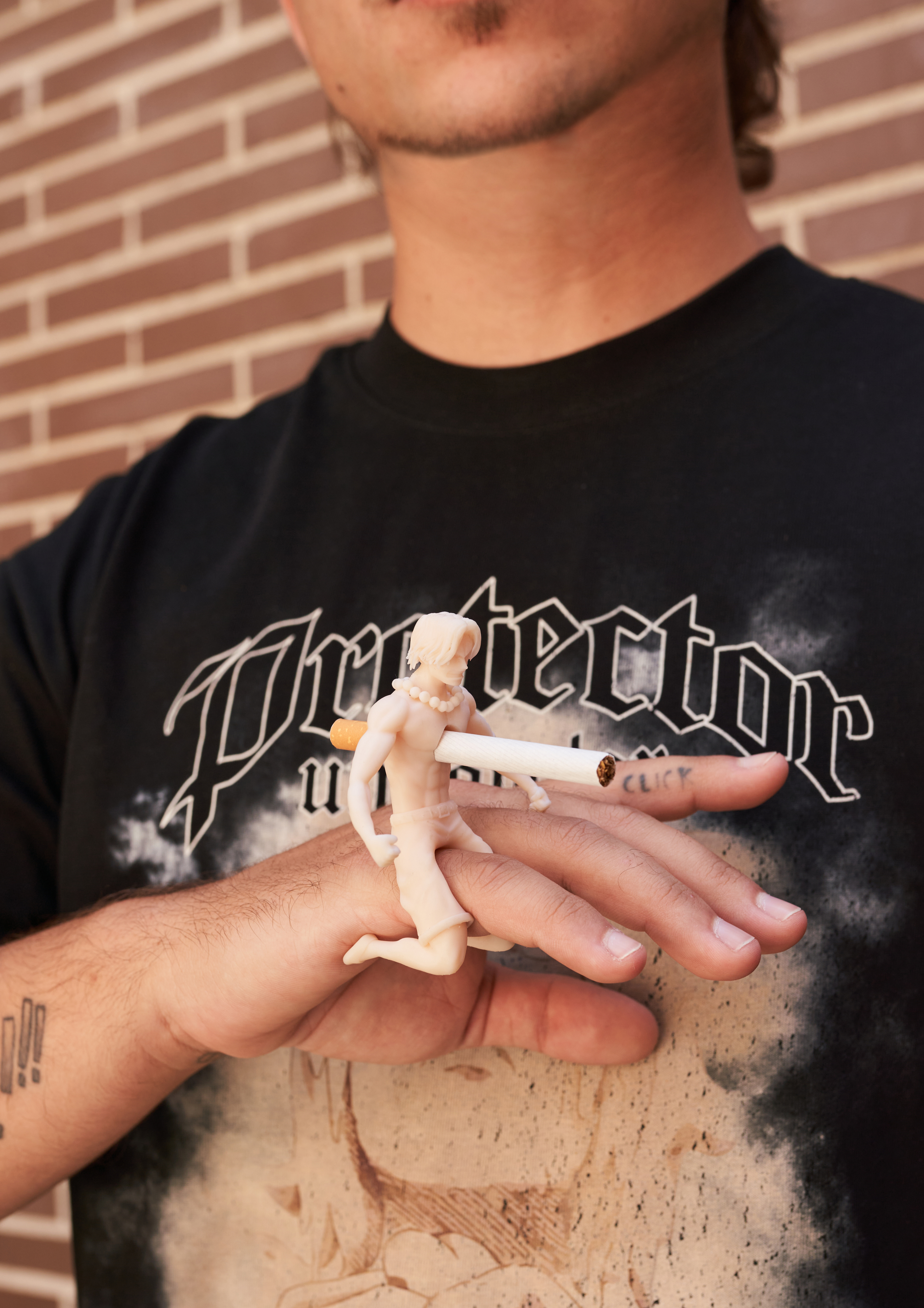 FIRE FIST CIGARETTE HOLDER